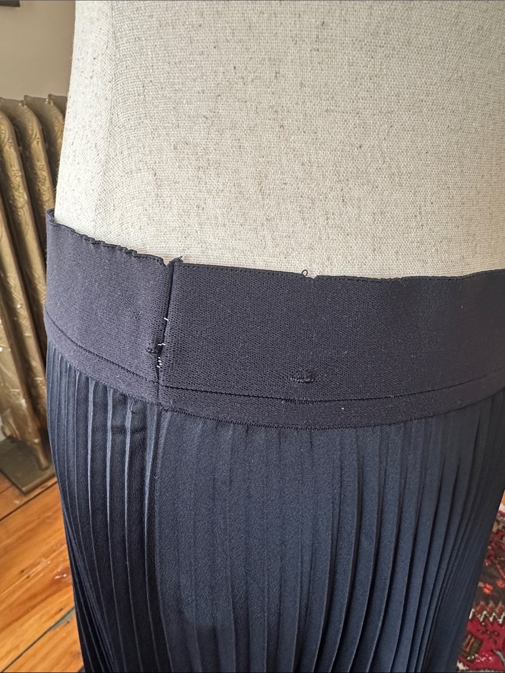 The White Company Elegant Dark Navy (or black??) Pleated Maxi Skirt - Picture 8 of 8